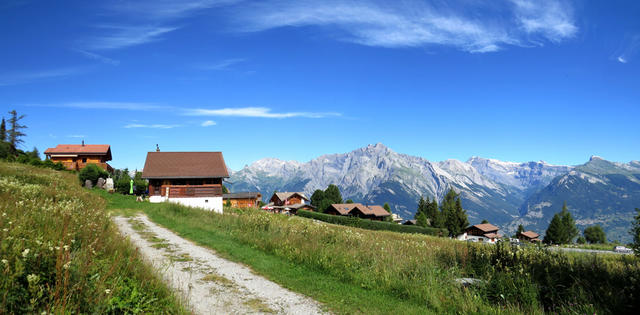 schönes Breitbildfoto aufgenommen bei Le Clou 1660 m.ü.M.