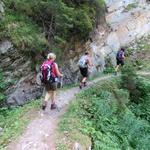 vorbei an der nun trockenen Suone erreichen wir Punkt 1764 m.ü.M.