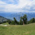 Blick ins Rhonetal. Bei den Dents du Midi regnet es schon