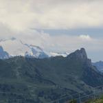 rechts der Pierre Avoi, dort oben standen wir schon. Dahinter das Trient Massiv