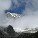 nur kurz können wir einen Blick auf die Aiguille de l'Amône werfen und auf den Glacier de l'A Neufe