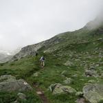 auf einen durchgehend gut markiertem und immer ersichtlichen Bergweg geht es zu Punkt 2288 m.ü.M.