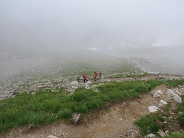 der Abstieg erfolgt über den gleichen Weg wie der Aufstieg bis zum Aussichtspunkt Pierre Javelle 2096 m.ü.M.