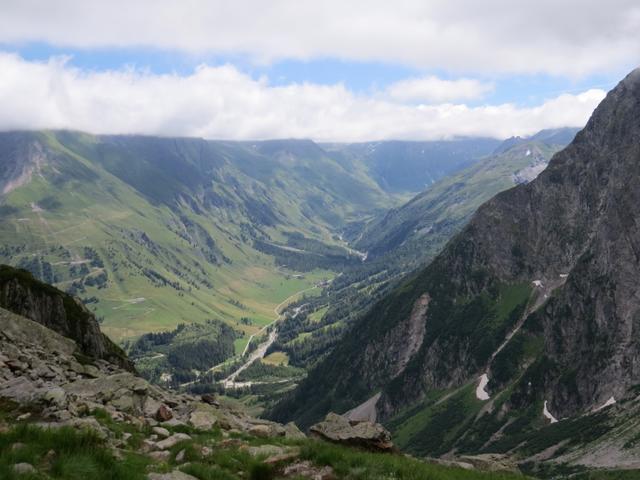 kurz vor dem Aussichtspunkt Pierre Javelle 2096 m.ü.M. geniessen wir eine prächtige Aussicht auf das hintere Val Ferret