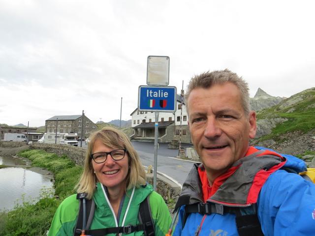 Erinnerungsfoto aufgenommen an der Grenze Schweiz-Italien