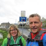 Erinnerungsfoto aufgenommen an der Grenze Schweiz-Italien