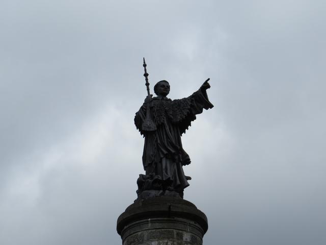 beim "Plan de Jupiter" so heisst hier das Gelände, schauen wir hinauf zur grossen Statue des Sankt Bernhard
