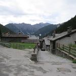 die Route führt über die hübschen Gässchen...