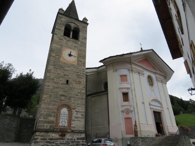 vorbei an der Dorfkirche...