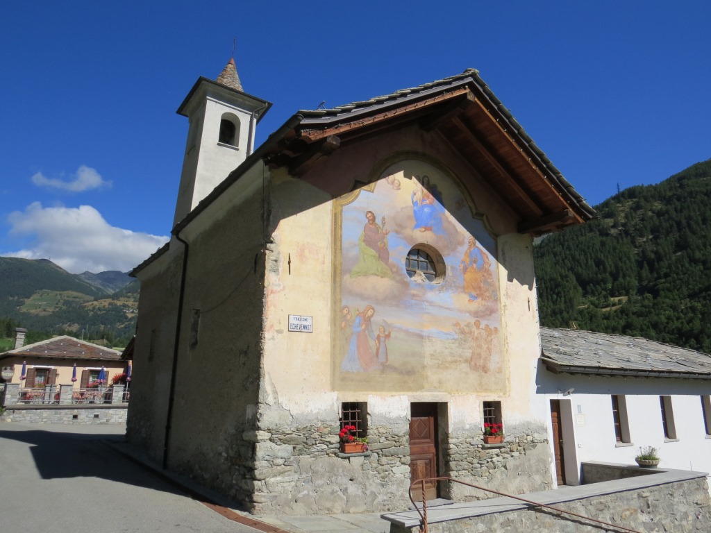bei der kleinen Kirche in Echevennoz mit seinen schönen Fresken