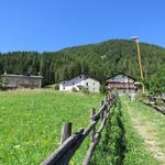 an der Kirche vorbei steigen wir ein paar Meter zur Via Francigena hinauf