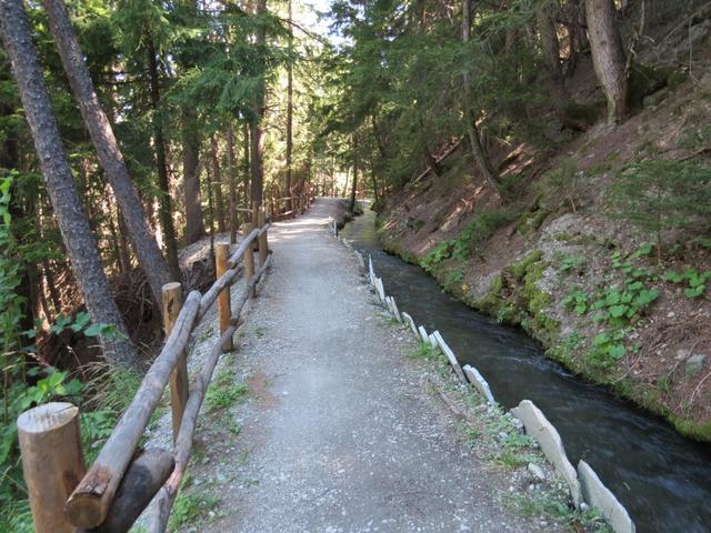 im Wallis heissen diese Wasserleitungen Suonen, im Aostatal werden Ruswege genannt