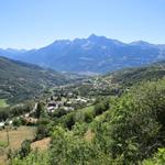 wir stehen nun oberhalb von Gignod und haben einen herrlichen Blick ins Aostatal hinab