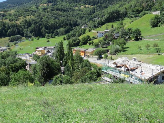 die Via Francigena biegt bei Gignod auf die Passstrasse