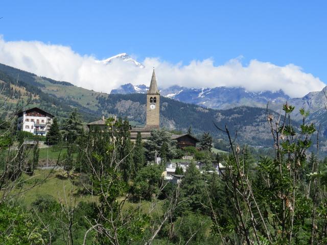 Blick zurück nach Gignod und in die Walliser Alpen