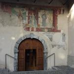 der schöne Eingang der Kirche Santo Stefano