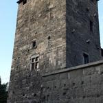 ...erreichen wir das ehemalige Stadttor, die Porta Praetoria (Haupttor) mit Turm