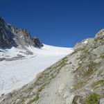 tief unter den Füssen liegt der Glacier d'Orny, der vom flachen Plateau du Trient nach Osten fliesst