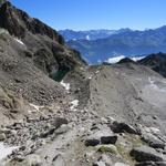 Blick zurück auf die Moräne wo wir überquert haben. Links der Lac d'Orny