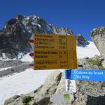 Wegweiser bei der Cabane d'Orny 2826 m.ü.M.