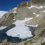 Blick auf den kleinen Bergsee direkt bei der Cabane d'Orny