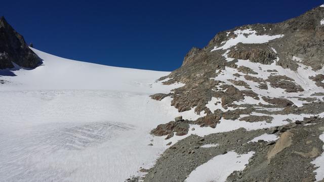 der Weg führt nun alles rechts am Orny Gletscher aufwärts. Man kommt nie mit dem Gletscher in Kontakt