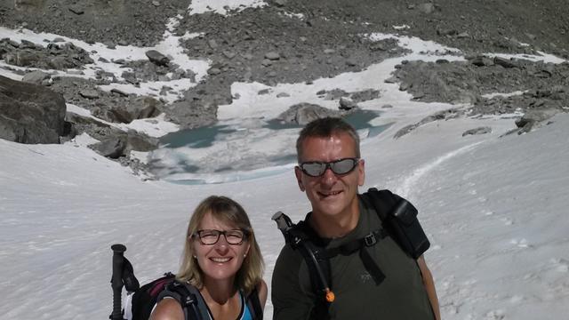 Erinnerungsfoto beim kleinen Bergsee