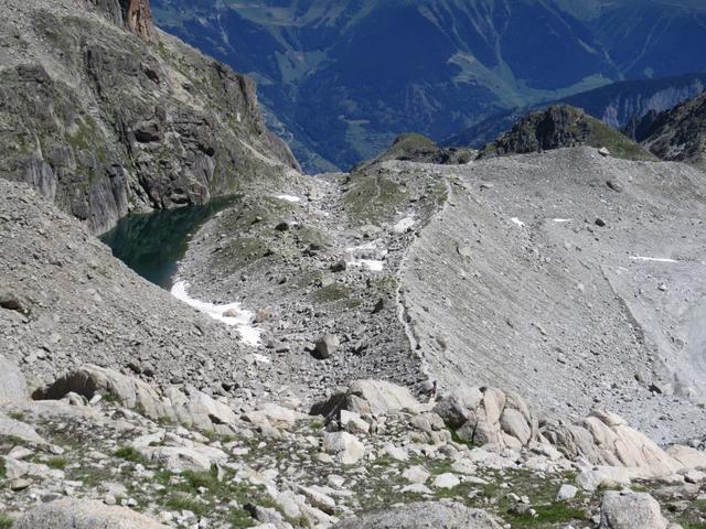 gut ersichtlich der Gratweg auf einer Seitenmoräne des Glacier d'Orny. Links der Lac d'Orny