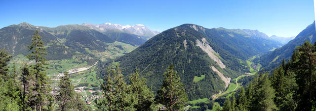 ... auf Orsières, das Val d'Entremont und das Val Ferret. Super schönes Breitbildfoto