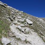 der Bergweg zieht nun steil hinauf zur Hütte