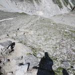 gut ersichtlich wie steil der Bergweg runterführt