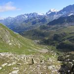 Tiefblick auf die Passstrasse die auf den Grossen Sankt Bernhard führt