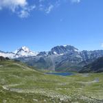 rechts von uns Grand Combin, Mont Vélan und der Bergsee Grand Leé