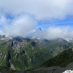 schönes Breitbildfoto mit Blick ins Val Ferret, Lacs de Fenêtre und Grandes Jorasses