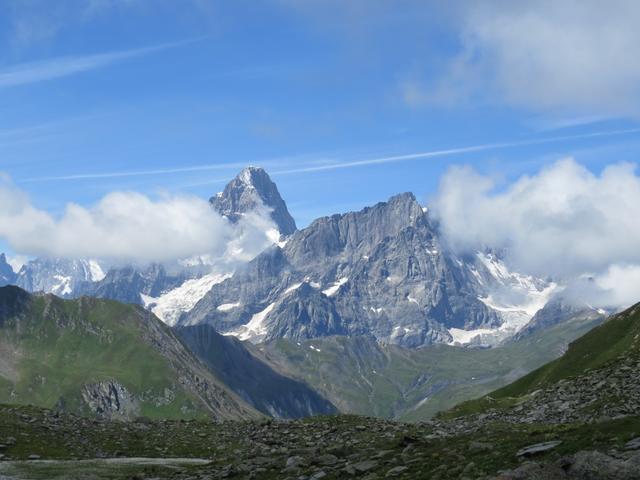 Blick zu Grandes Jorasses und Aiguille de Triolet