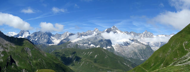 was für ein Panorama! Montblanc, Grandes Jorasses, Aiguille de Triolet , Aiguille Verte, Mont Dolent und Tour Noir