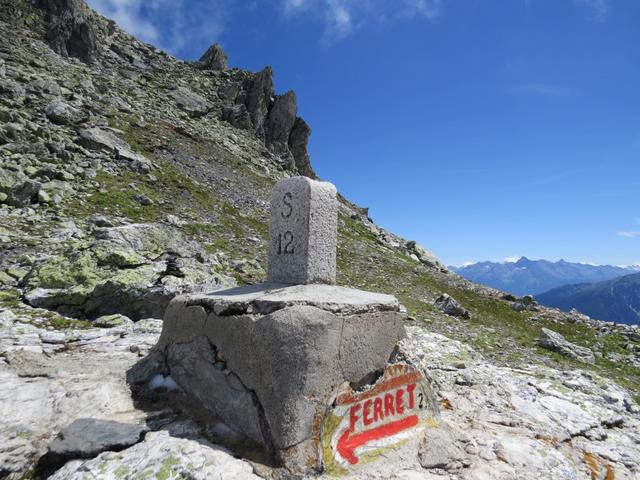 längs über das Fenêtre de Ferret verläuft die Landesgrenze zwischen der Schweiz...