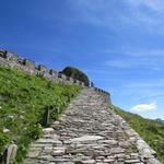 wir befinden uns nun auf der Via Francigena Punkt 2352 m.ü.M.