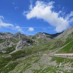 Blick zurück zum Fenêtre de Ferret, wo wegen der Wolke gerade im Schatten liegt