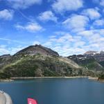 Breitbildfoto aufgenommen vom Informationscenter mit Blick auf den Lac d'Emosson