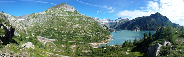 sehr schönes Breitbildfoto mit Blick auf Point de la Fenive und den Lac d'Emosson