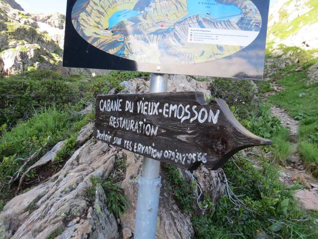 rechts biegt hier der Wanderweg zum Lac du Vieux Emosson ab