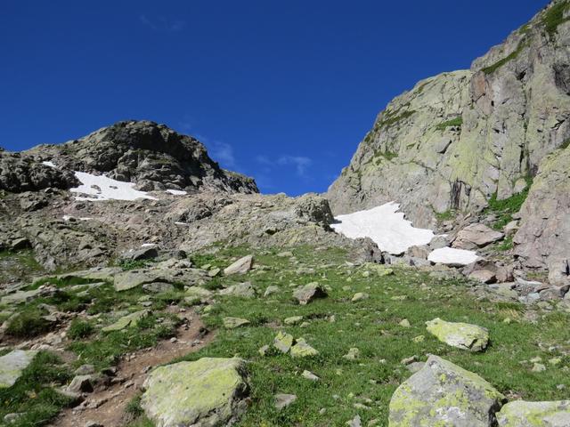 der Bergweg wird nun steiler und wir gewinnen weiter an Höhe