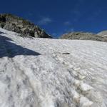 der Schnee ist pickelhart. Erfahrung auf Altschneefelder zu laufen, ist hier von Vorteil