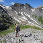 wir verlassen Se Blanc. Beim Pointe à Corbeaux ist gut der Bergweg zum Cheval Blanc ersichtlich