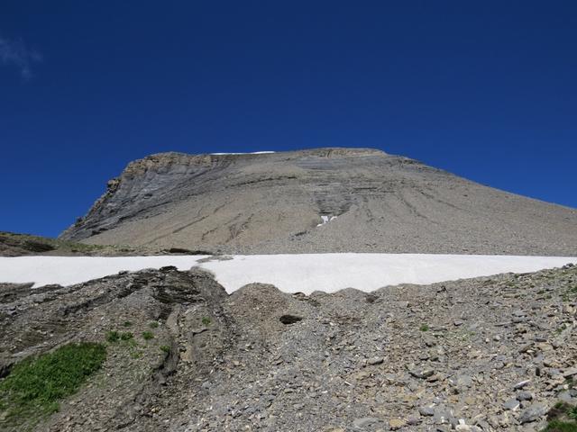 in dieser archaischen Landschaft, durchqueren wir den Col du Vieux und nehmen den Anstieg zum Cheval Blanc unter die Füsse