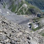 Tiefblick zum leeren Lac du Vieux Emosson und die neue Staumauer