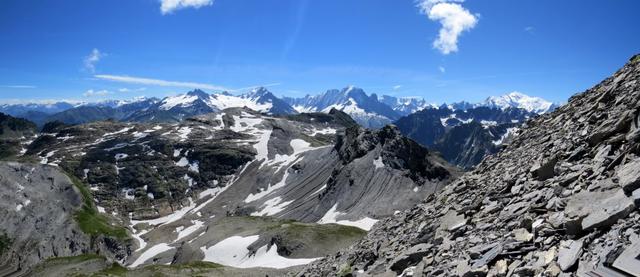 super schönes Breitbildfoto. Aiguille du Tour, Aiguille du Chardonnet, Aiguille Verte und Mont Blanc