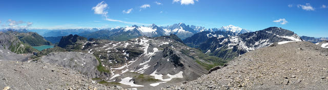 traumhaft schönes Breitbildfoto.  Grand Combin, Aiguille du Tour, Aiguille du Chardonnet, Aiguille Verte und Mont Blanc