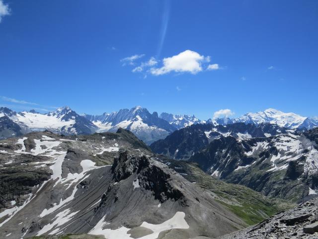 während dem Abstieg können wir so eine traumhafte Aussicht geniessen